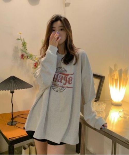 Lips(リップス)の「ゆるっと着られるビッグシルエット!韓国ストリート風ロゴプリントロングTシャツ(スウェット・レディース・ライトグレー/チャコールグレー/イエロー・FREE)」の5枚目の写真