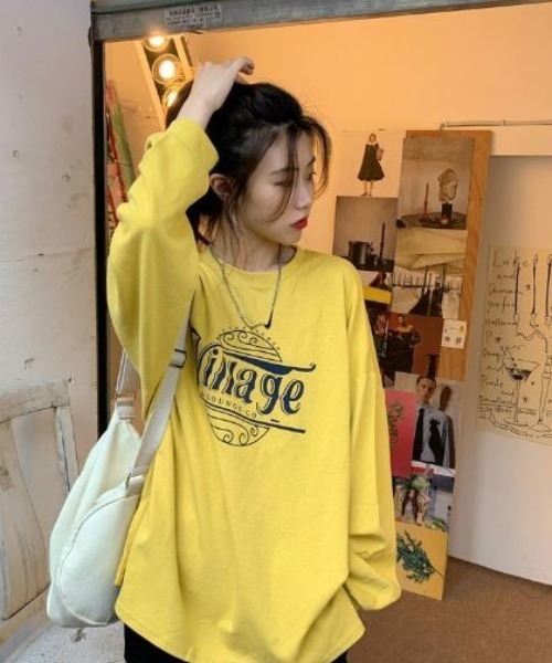 Lips(リップス)の「ゆるっと着られるビッグシルエット!韓国ストリート風ロゴプリントロングTシャツ(スウェット・レディース・ライトグレー/チャコールグレー/イエロー・FREE)」の14枚目の写真