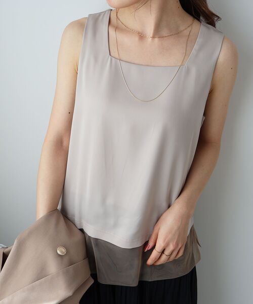 le.coeur blanc（ルクールブラン）の「サテン×スムース 裾チュールタンク（タンクトップ・レディース・グレイッシュベージュ/ブラック/オフホワイト・38）」の10枚目の写真