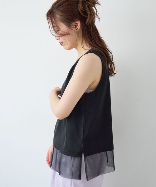 le.coeur blanc(ルクールブラン)の「サテン×スムース 裾チュールタンク(タンクトップ・レディース・グレイッシュベージュ/ブラック/オフホワイト・38)」の21枚目の写真