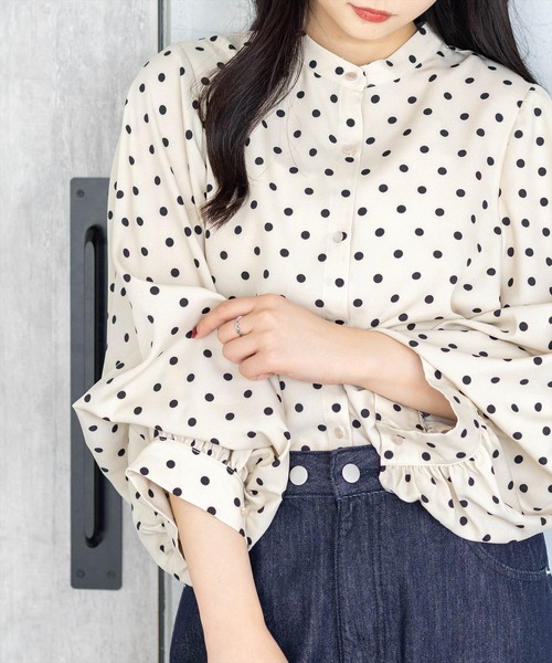 CLEAR BASIC（クリアベーシック）の「マルチスリーブ長袖ブラウス[オフィスカジュアル 着回し抜群 大人]（シャツ/ブラウス・レディース・ブルー系その他/ホワイト系その他2/ホワイト系その他/ブラック系その他・F）」の2枚目の写真