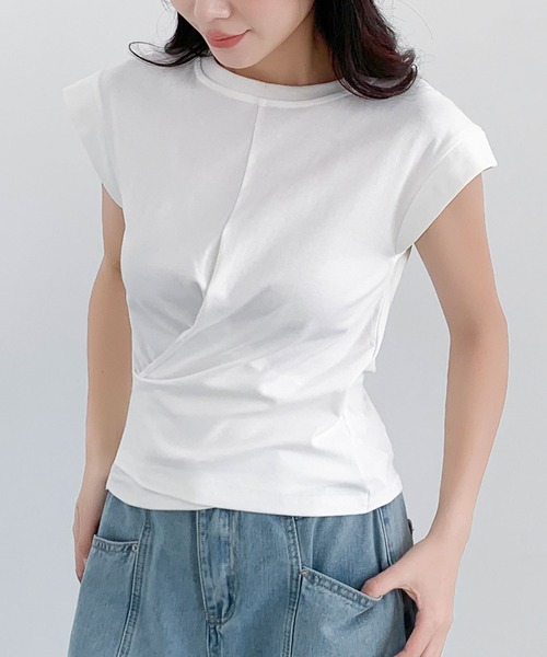 LOWO（ロワ）の「カシュクールデザイン ウエストタック フレンチスリーブ カットソー 半袖（Tシャツ/カットソー・レディース・ブラック/ベージュ/ホワイト・FREE）」の2枚目の写真