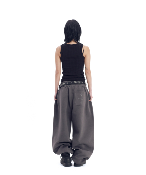 AAKAM（アーカム）の「Line Studded Sweatpants (Dark Gray)（スウェットパンツ・レディース・その他・1/2）」の7枚目の写真