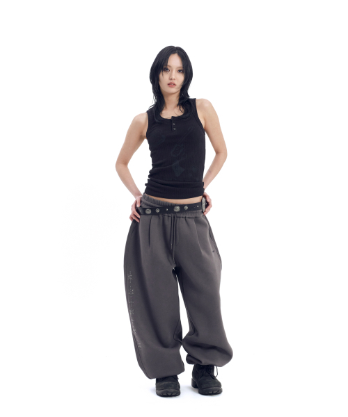 AAKAM（アーカム）の「Line Studded Sweatpants (Dark Gray)（スウェットパンツ・レディース・その他・1/2）」の8枚目の写真