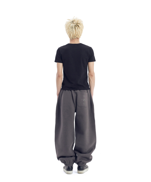 AAKAM（アーカム）の「Line Studded Sweatpants (Dark Gray)（スウェットパンツ・レディース・その他・1/2）」の14枚目の写真