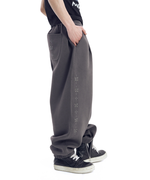 AAKAM（アーカム）の「Line Studded Sweatpants (Dark Gray)（スウェットパンツ・レディース・その他・1/2）」の18枚目の写真