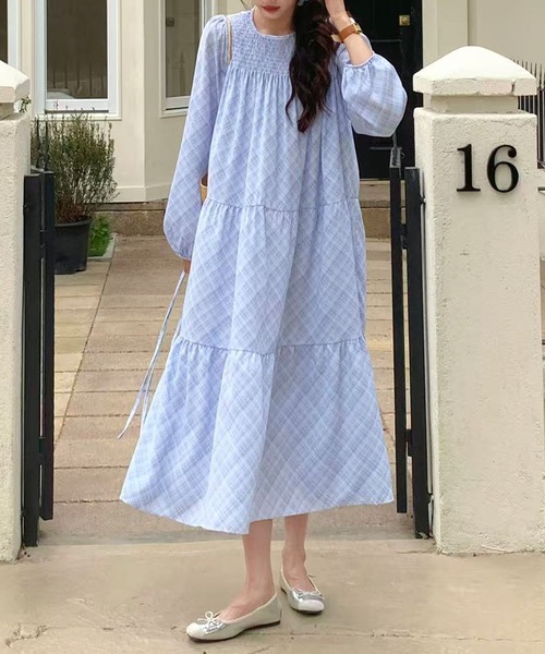 aimoha（アイモハ）の「チェック柄フレアティアードワンピ（ワンピース・レディース・ブルー/ホワイト・FREE）」の2枚目の写真