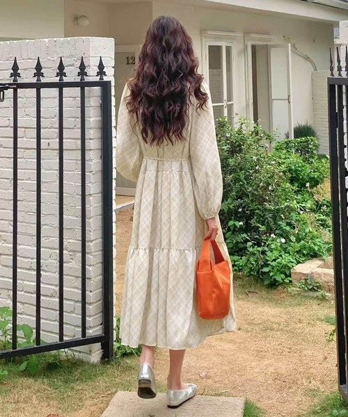 aimoha（アイモハ）の「チェック柄フレアティアードワンピ（ワンピース・レディース・ブルー/ホワイト・FREE）」の4枚目の写真