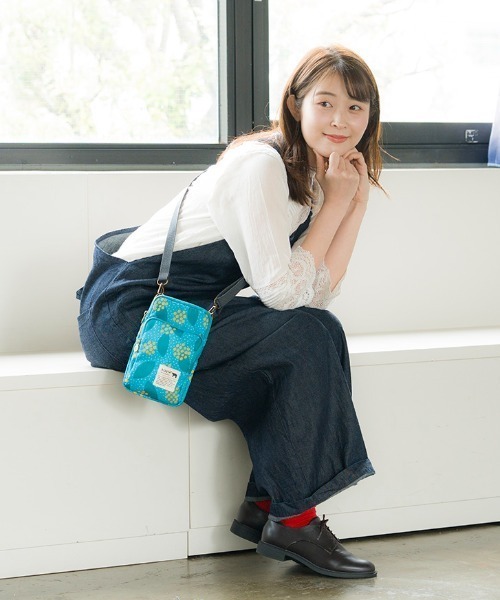 kippis（キッピス）の「総柄コンパクトショルダーバッグ＜撥水加工＞（ショルダーバッグ・レディース・ホワイト系その他3/ホワイト系その他/グリーン系その他/ブルー系その他/グリーン系その他2/ブラック系その他/ホワイト系その他2/ホワイト系その他4/ブルー系その他2・FREE）」の13枚目の写真