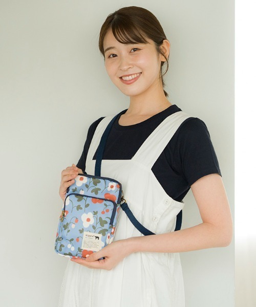 kippis（キッピス）の「総柄コンパクトショルダーバッグ＜撥水加工＞（ショルダーバッグ・レディース・ホワイト系その他3/ホワイト系その他/グリーン系その他/ブルー系その他/グリーン系その他2/ブラック系その他/ホワイト系その他2/ホワイト系その他4/ブルー系その他2・FREE）」の16枚目の写真