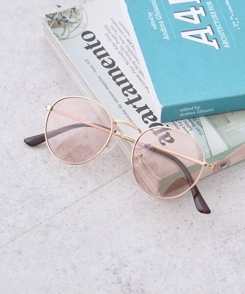 AMERICAN HOLIC(アメリカンホリック)の「【UVカット】調光レンズメタルフレームグラス(サングラス・レディース・シルバー/ゴールド・FREE)」の2枚目の写真