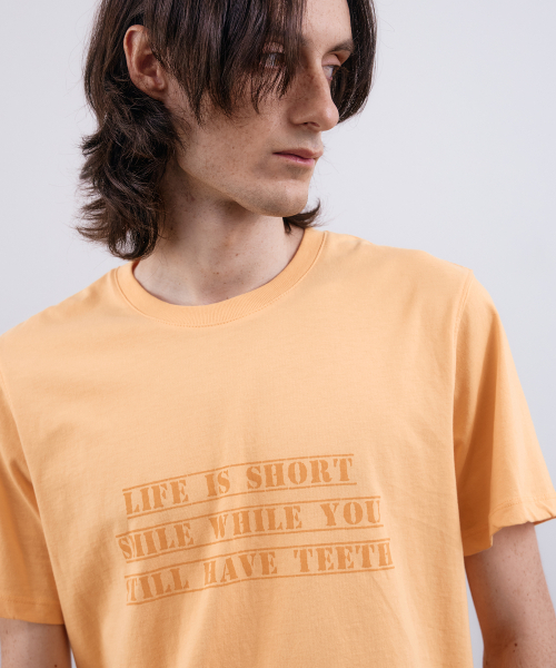 NUAKLE(ヌアクル)の「(m) ユニットグラフィックスリムT_ウォームイエロー(Tシャツ/カットソー・メンズ・その他・1/2)」の1枚目の写真