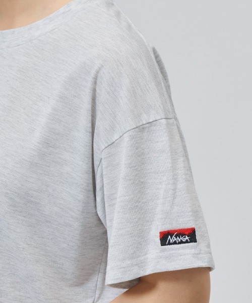 NANGA（ナンガ）の「【別注】ナンガ NANGA NANGA Logo Tee - Women 限定コラボ（Tシャツ/カットソー・レディース・ピンク/ホワイト/グレー・S/M/L）」の9枚目の写真