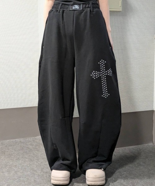 .KOM(ドットコム)の「A'GEM/9 × .kom 『.KOM/ドットケーオーエム』クロスストーン ワイド スエットパンツ(スウェットパンツ・レディース・ブラック/アイボリー/グレー・FREE)」の12枚目の写真