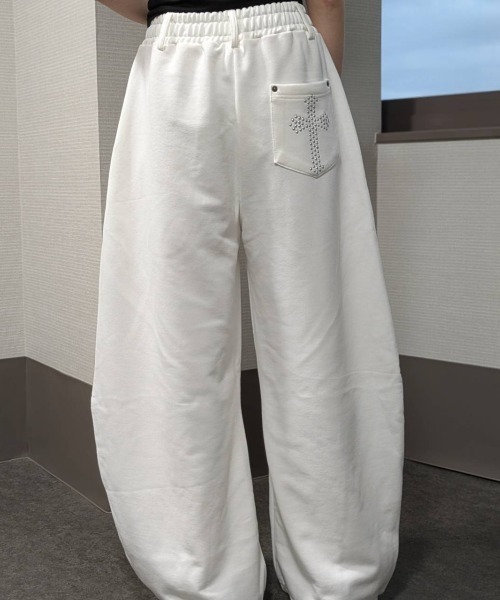 .KOM(ドットコム)の「A'GEM/9 × .kom 『.KOM/ドットケーオーエム』クロスストーン ワイド スエットパンツ(スウェットパンツ・レディース・ブラック/アイボリー/グレー・FREE)」の15枚目の写真