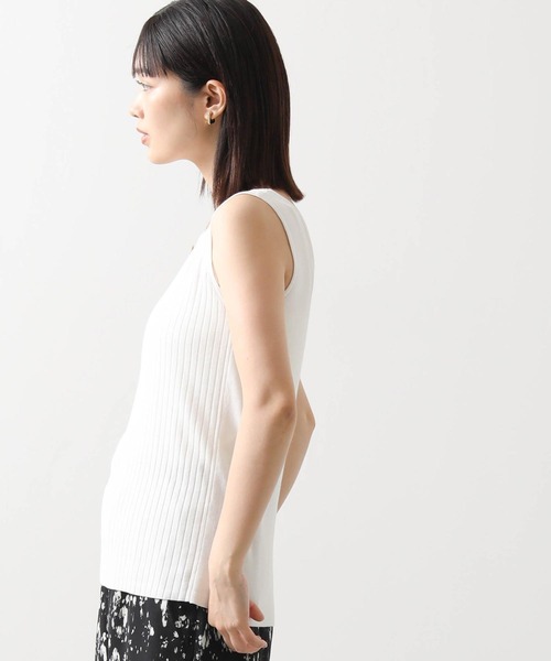 Gready Brilliant(グレディブリリアン)の「スクエアV2WAYタンク(タンクトップ・レディース・ブラウン/ブラック×ホワイト/ブラック×ベージュ/オフホワイト・FREE)」の6枚目の写真
