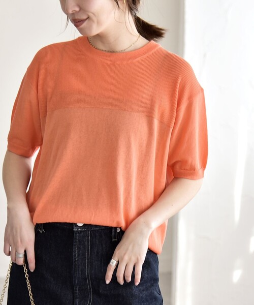 quaranciel（カランシエル）の「quaranciel:〈接触冷感/手洗い可能〉コンパクト シアー ニット TEE（ニット/セーター・レディース・オレンジ/ブラウン/ブラック/オフホワイト・ONE SIZE）」の4枚目の写真