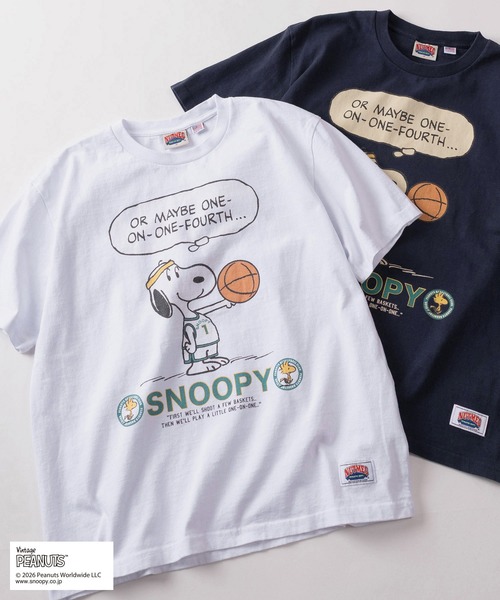 PEANUTS（ピーナッツ）の「【75】【PEANUTS/ピーナッツ】×【NUTMEG/ナツメグ】ダブルネーム スヌーピー スケボー＆バスケットボール グラフィック クルーネックTシャツ（Tシャツ/カットソー・メンズ・ブラック系1/ネイビー系1/グレー系1/ライトグレー系/ライトグレー系1/ブラック系/ホワイト系1/ホワイト系/ネイビー系/グレー系・XL/L/M）」の2枚目の写真