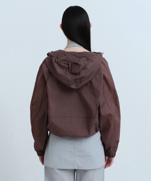 MUSINSA STANDARD WOMAN（ムシンサスタンダードウーマン）の「ウィメンズシアーフードパーカージャケット[スモークピンク]（ナイロンジャケット・レディース・その他・SMALL/MEDIUM/LARGE）」の4枚目の写真