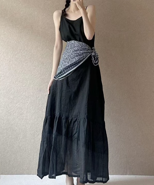 mielu(ミエル)の「Aラインロングキャミワンピース(ワンピース・レディース・ブラック/ホワイト・LARGE/MEDIUM)」の6枚目の写真