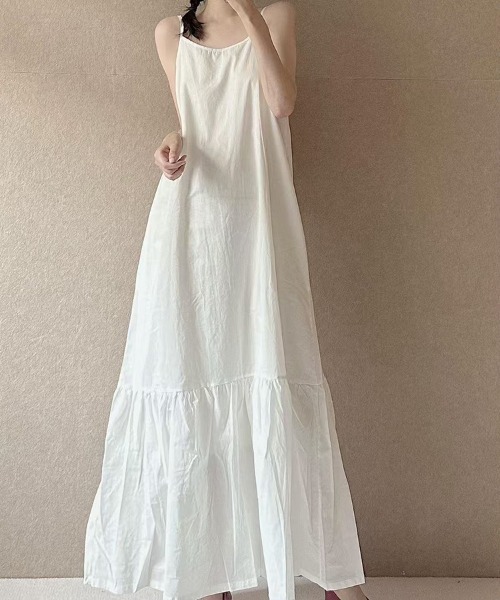 mielu(ミエル)の「Aラインロングキャミワンピース(ワンピース・レディース・ブラック/ホワイト・LARGE/MEDIUM)」の12枚目の写真