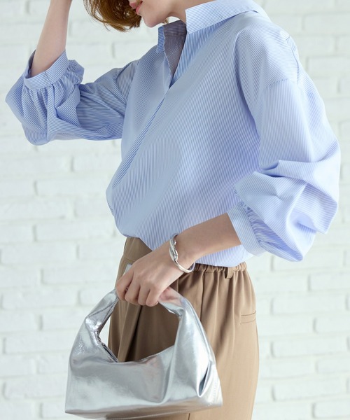 BELLUNA PLUS(ベルーナ)の「袖タックデザインスキッパーシャツ(シャツ/ブラウス・レディース・ホワイト系/ホワイト×ブルー/グリーン系/ブラック系・MEDIUM/LARGE/X-LARGE)」の15枚目の写真