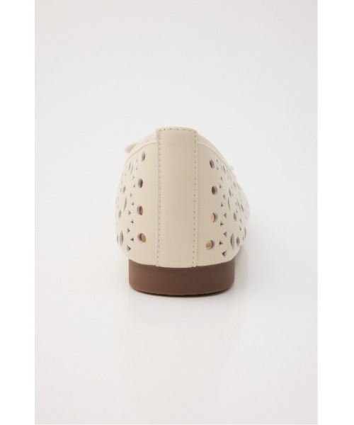 STACCATO（スタッカート）の「ヤムーシャドーライトフラット（パンプス・レディース・ホワイト/ブラック・24cm/22.5cm/23cm/23.5cm）」の7枚目の写真