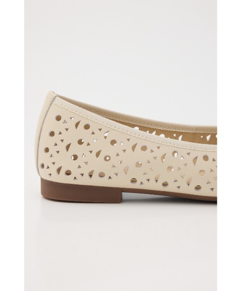 STACCATO（スタッカート）の「ヤムーシャドーライトフラット（パンプス・レディース・ホワイト/ブラック・24cm/22.5cm/23cm/23.5cm）」の6枚目の写真