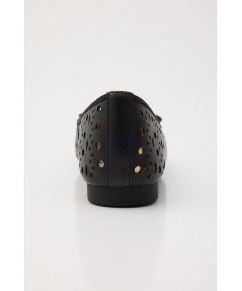 STACCATO（スタッカート）の「ヤムーシャドーライトフラット（パンプス・レディース・ホワイト/ブラック・24cm/22.5cm/23cm/23.5cm）」の18枚目の写真