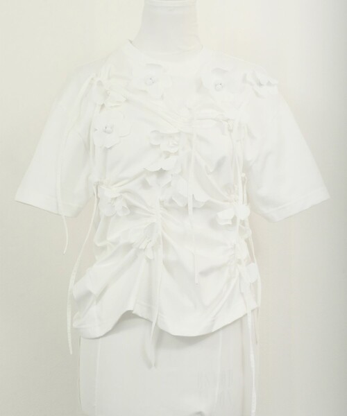 RIV NOBUHIKO(リブノブヒコ)の「【riv nobuhiko/リブノブヒコ】ANTHE FLOWER T-SHIRT/フラワーシャツ(Tシャツ/カットソー・レディース・ホワイト/ブラック・2)」の2枚目の写真