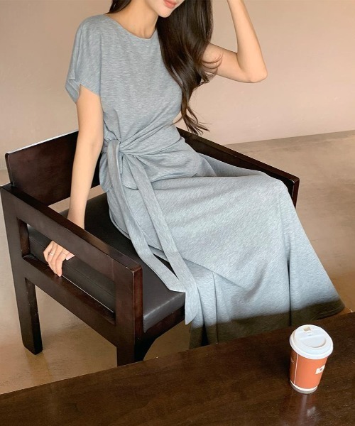 AMAJI(アマジ)の「サイドリボン 半袖 Tシャツ ロングスカート セットアップ(ワンピース・レディース・グレー/ブラック・FREE)」の5枚目の写真