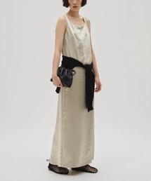 FIGURE（フィギュア）の「Squareneck Satin Dress 12610305（ワンピース）」