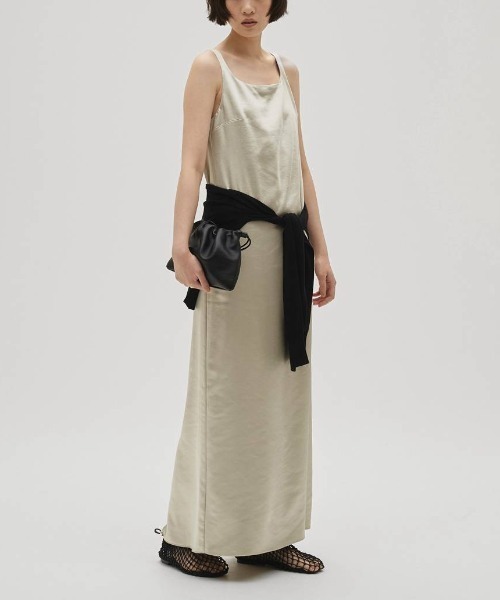 TODAYFUL(トゥデイフル)の「Squareneck Satin Dress 12610305(ワンピース・メンズ・オフホワイト/ブラック・38/36)」の2枚目の写真