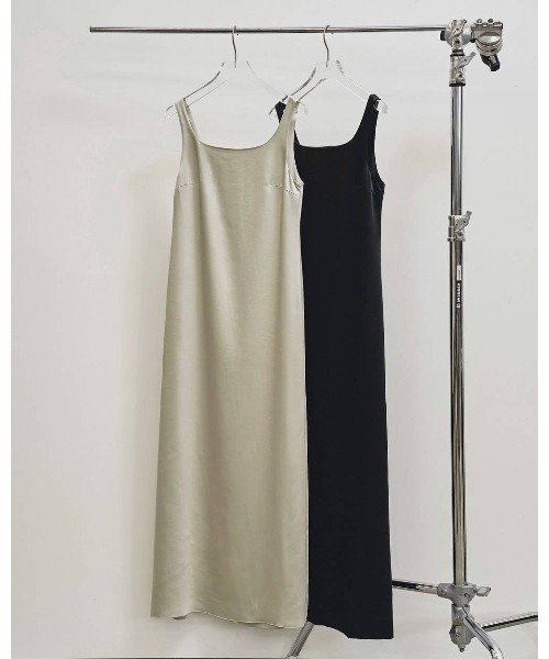 TODAYFUL(トゥデイフル)の「Squareneck Satin Dress 12610305(ワンピース・メンズ・オフホワイト/ブラック・38/36)」の3枚目の写真