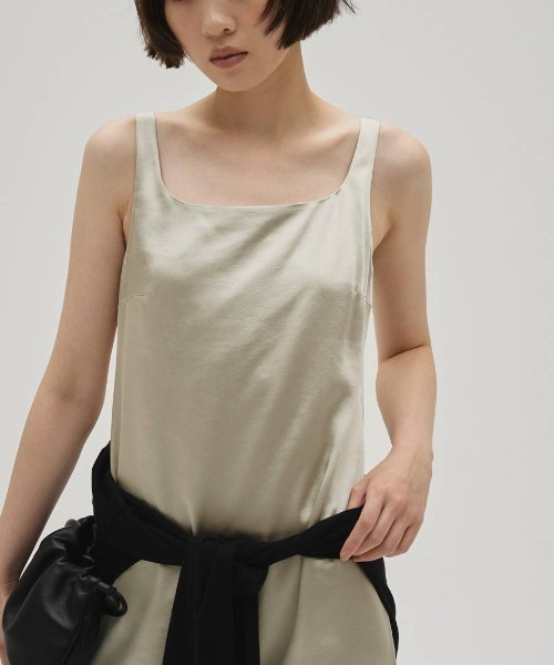 TODAYFUL(トゥデイフル)の「Squareneck Satin Dress 12610305(ワンピース・メンズ・オフホワイト/ブラック・38/36)」の5枚目の写真