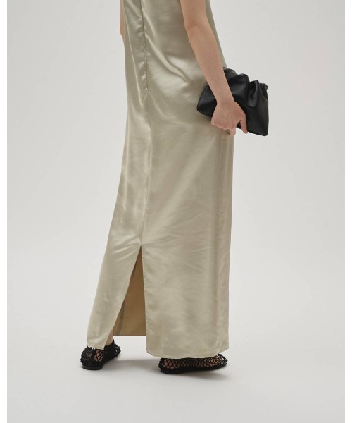 TODAYFUL(トゥデイフル)の「Squareneck Satin Dress 12610305(ワンピース・メンズ・オフホワイト/ブラック・38/36)」の7枚目の写真