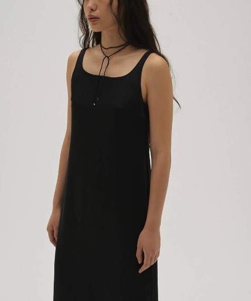 TODAYFUL(トゥデイフル)の「Squareneck Satin Dress 12610305(ワンピース・メンズ・オフホワイト/ブラック・38/36)」の8枚目の写真