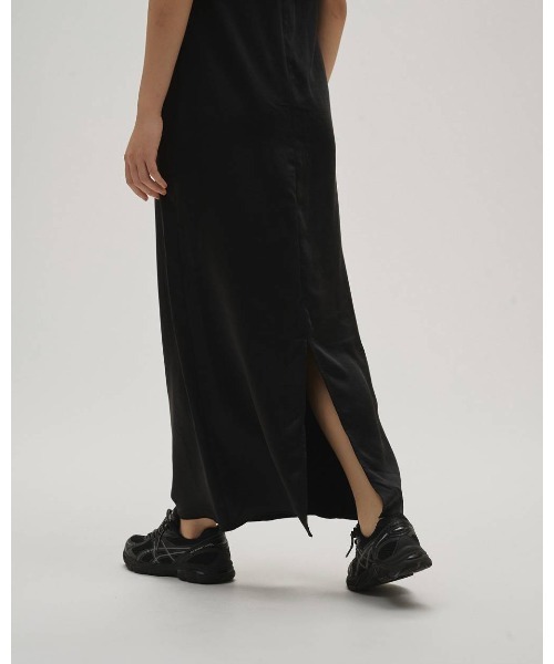TODAYFUL(トゥデイフル)の「Squareneck Satin Dress 12610305(ワンピース・メンズ・オフホワイト/ブラック・38/36)」の10枚目の写真