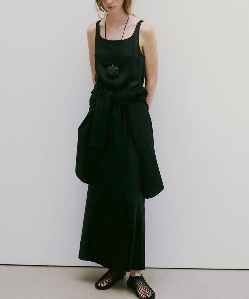 TODAYFUL(トゥデイフル)の「Squareneck Satin Dress 12610305(ワンピース・メンズ・オフホワイト/ブラック・38/36)」の11枚目の写真