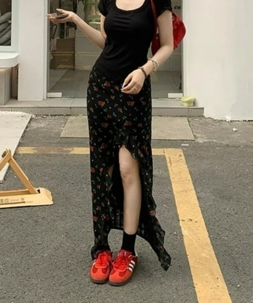 Ritzy(リッツィー)の「アシンメトリー・ロングスカート(スカート・レディース・レッド/ブラック・LARGE/MEDIUM)」の4枚目の写真