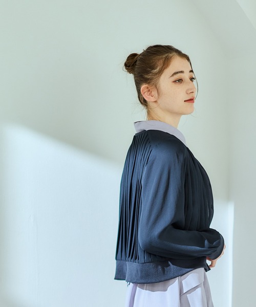 12Twelve Agenda(トゥエルブ アジェンダ)の「NANOTEXプリーツカーディガン(カーディガン/ボレロ・レディース・グレイッシュベージュ/オフホワイト/ネイビー・M)」の11枚目の写真