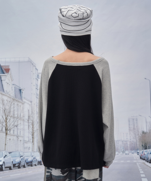 SOMSOC（ソムソック）の「MILLI ARTWORK RAGLAN TOP_BLACK（Tシャツ/カットソー・レディース・その他・FREE）」の2枚目の写真