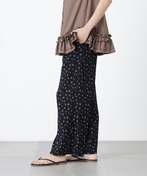 N.(N. Natural Beauty Basic)(エヌエヌナチュラルビューティーベーシック)の「フラワープリントイージーパンツ(その他パンツ・レディース・パープル系その他/ブラック系その他2・フリ-)」の8枚目の写真