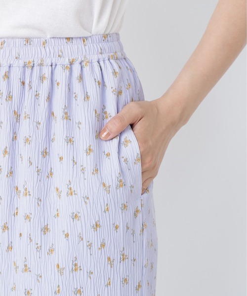 N.(N. Natural Beauty Basic)(エヌエヌナチュラルビューティーベーシック)の「フラワープリントイージーパンツ(その他パンツ・レディース・パープル系その他/ブラック系その他2・フリ-)」の3枚目の写真