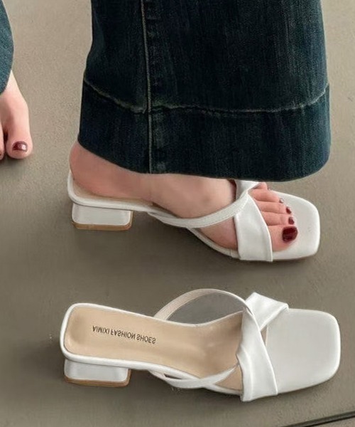 Miniministore(ミニミニストア)の「スクエアトゥサンダル ツイストミュール夏(サンダル・レディース・ホワイト/ブラック/アイボリー・22.5cm/23.5cm/24.5cm/24.0cm/23.0cm)」の2枚目の写真