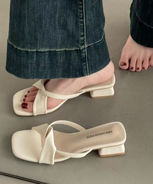 Miniministore(ミニミニストア)の「スクエアトゥサンダル ツイストミュール夏(サンダル・レディース・ホワイト/ブラック/アイボリー・22.5cm/23.5cm/24.5cm/24.0cm/23.0cm)」の1枚目の写真