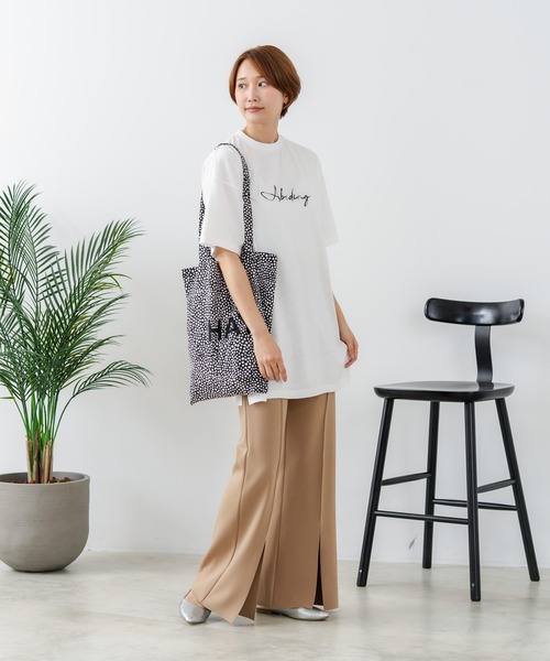 fort point(フォーポイント)の「【C-FORTPOINT/フォートポイント】【動きやすいサイドスリット入り】フロントロゴ 刺繍チュニック ゆったりシルエット 体形カバー シンプル カジュアル(Tシャツ/カットソー・レディース・チャコールグレー/ブラック/ベージュ/オフホワイト・FREE)」の19枚目の写真
