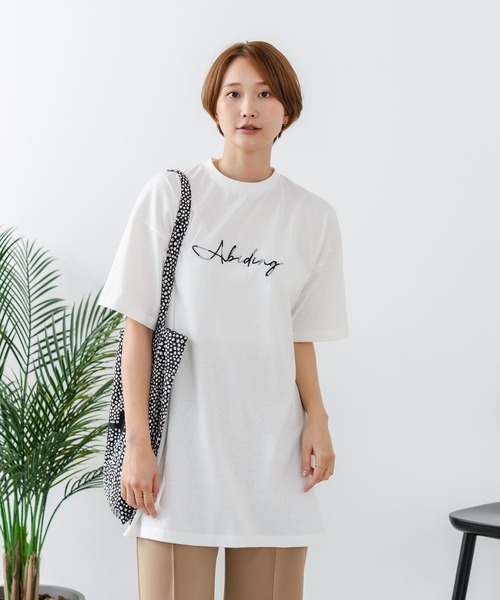 fort point(フォーポイント)の「【C-FORTPOINT/フォートポイント】【動きやすいサイドスリット入り】フロントロゴ 刺繍チュニック ゆったりシルエット 体形カバー シンプル カジュアル(Tシャツ/カットソー・レディース・チャコールグレー/ブラック/ベージュ/オフホワイト・FREE)」の17枚目の写真