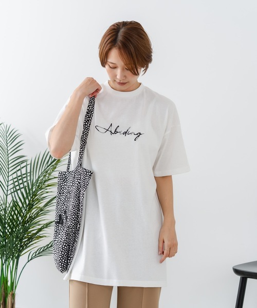 fort point(フォーポイント)の「【C-FORTPOINT/フォートポイント】【動きやすいサイドスリット入り】フロントロゴ 刺繍チュニック ゆったりシルエット 体形カバー シンプル カジュアル(Tシャツ/カットソー・レディース・チャコールグレー/ブラック/ベージュ/オフホワイト・FREE)」の16枚目の写真