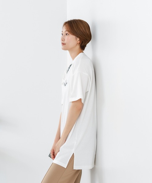 fort point(フォーポイント)の「【C-FORTPOINT/フォートポイント】【動きやすいサイドスリット入り】フロントロゴ 刺繍チュニック ゆったりシルエット 体形カバー シンプル カジュアル(Tシャツ/カットソー・レディース・チャコールグレー/ブラック/ベージュ/オフホワイト・FREE)」の10枚目の写真